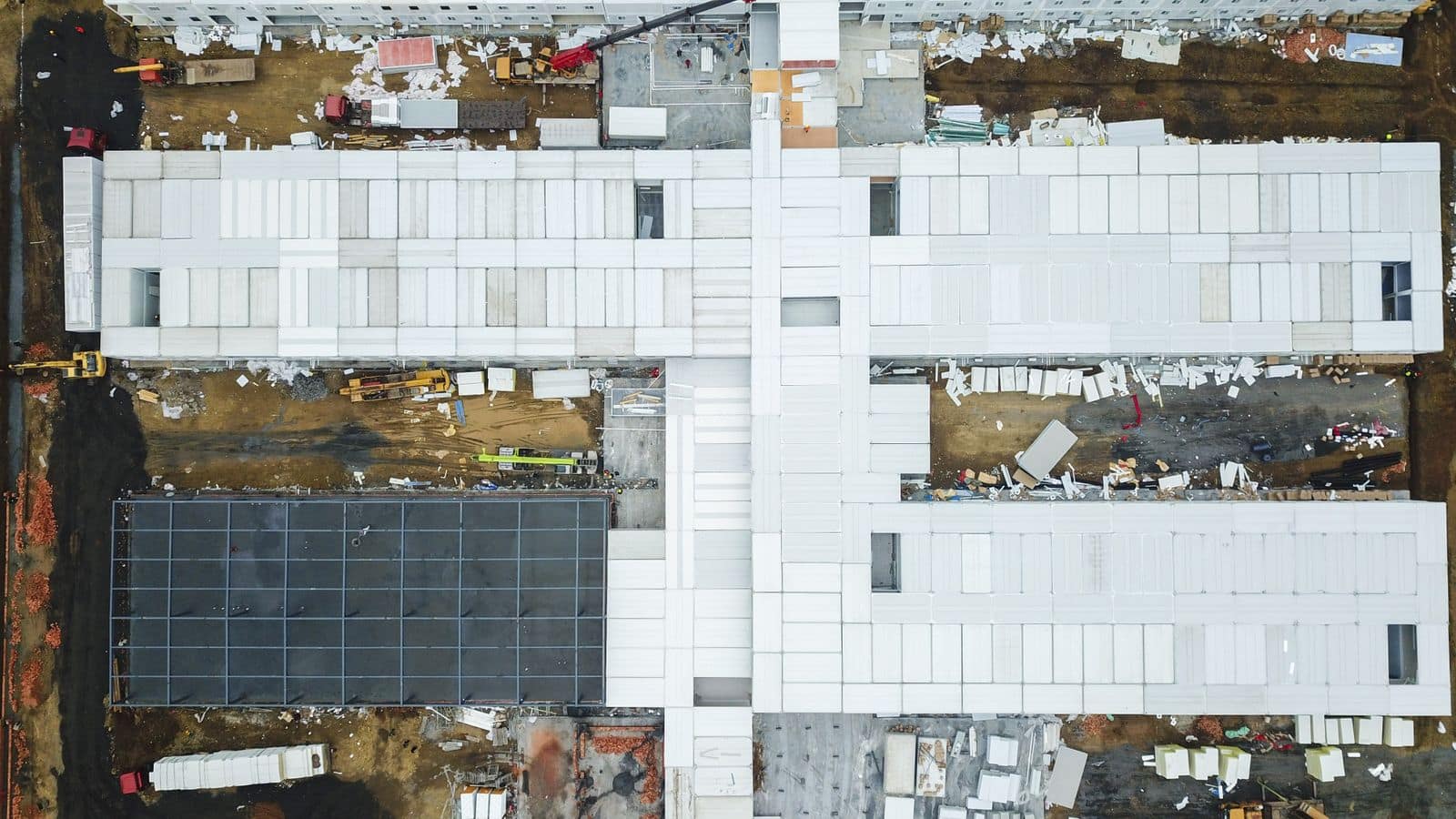 Station 12 Logistics — A single 640,000-square-foot building on a site with an active rail spur running through the best footprint.